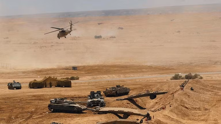 Quân đội Israel tiến hành một cuộc tập trận quân sự tại sa mạc Negev.