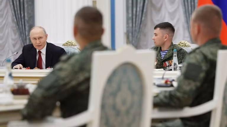 Tổng thống Putin gặp gỡ các binh sĩ tham gia chiến đấu ở Ukraine tại Điện Kremlin, ngày 12/6/2026.