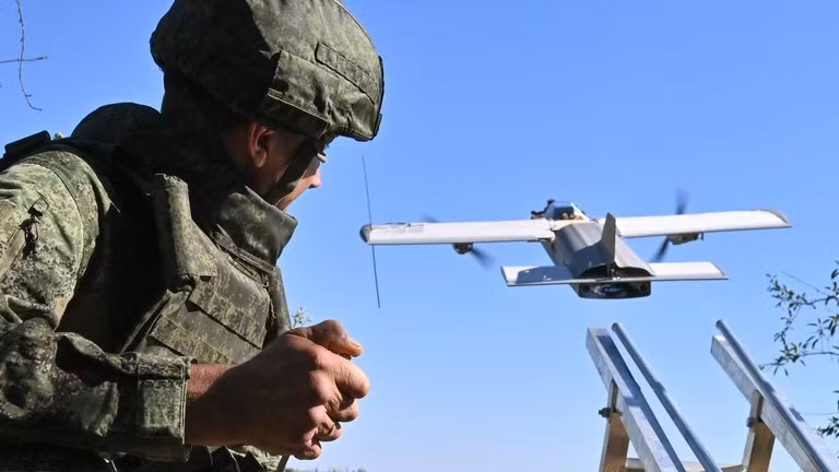 Binh sĩ Nga phóng UAV vào mục tiêu của Ukraine.
