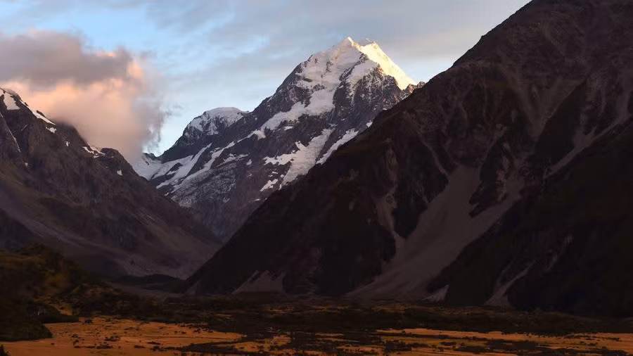 Mount Cook hay còn gọi là Aoraki là đỉnh núi cao nhất của New Zealand 