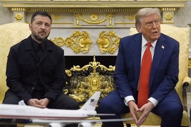 Tổng thống Ukraine Vladimir Zelensky (trái) và Tổng thống Mỹ Donald Trump.
