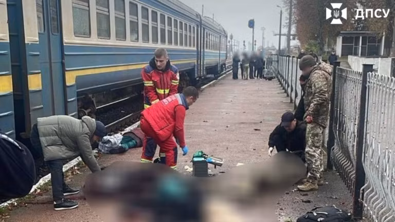Hiện trường vụ đánh bom tự sát ở vùng Zhytomyr, Ukraine , ngày 24/10/2025.
