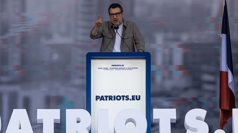 Phó Thủ tướng Ý Matteo Salvini phát biểu tại một cuộc mít tinh ở Quảng trường Duomo, Milan, ngày 18/4/2026.