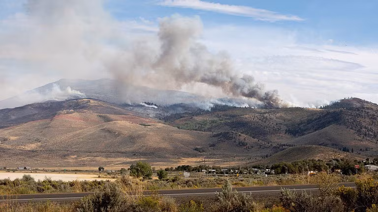 Vụ cháy Hawk bùng phát gần thành phố Reno, tiểu bang Nevada của Mỹ, ngày 23/8/2026.