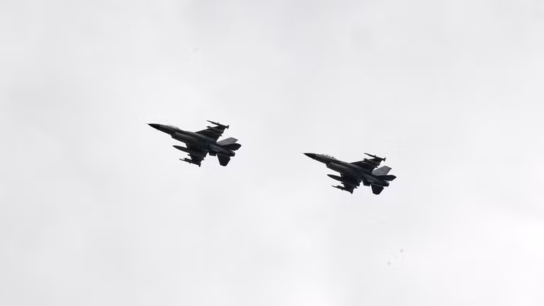 Chiến đấu cơ F-16 của Mỹ trên bầu trời Ukraine.