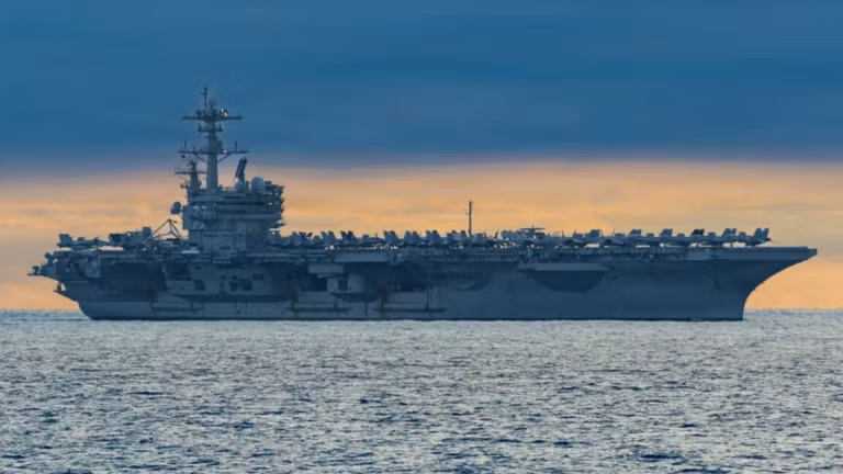 Tàu sân bay lớp Nimitz USS George HW Bush của Hải quân Mỹ.