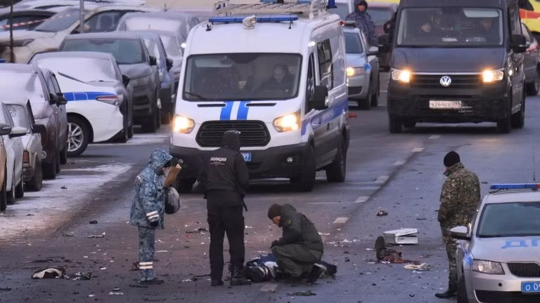 Hiện trường vụ nổ khiến hai cảnh sát giao thông và một người khác thiệt mạng ở Moscow, Nga, ngày 24/12/2025.
