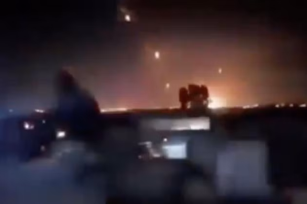 Iran phóng UAV tấn công căn cứ không quân chiến lược Sheikh Isa của Mỹ ở Bahrain vào đêm 1/9/2026.
