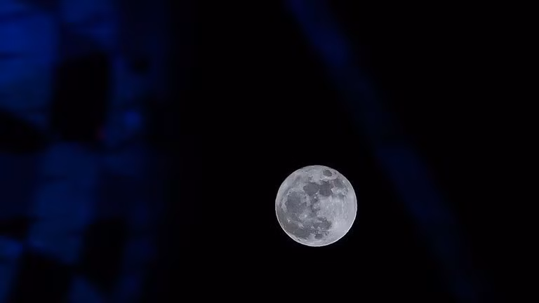 Các nhà khoa học của ISRO đã phát hiện ra khả năng tồn tại băng nước ngầm trên Mặt Trăng.