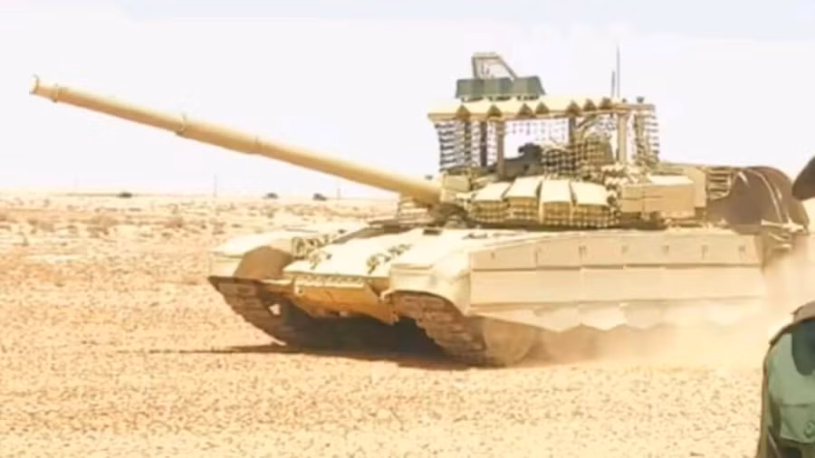 Xe tăng chiến đấu chủ lực T-72B3M của LNA.