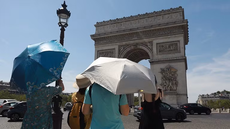 Nắng nóng ở Paris, Pháp, ngày 25/6/2026.