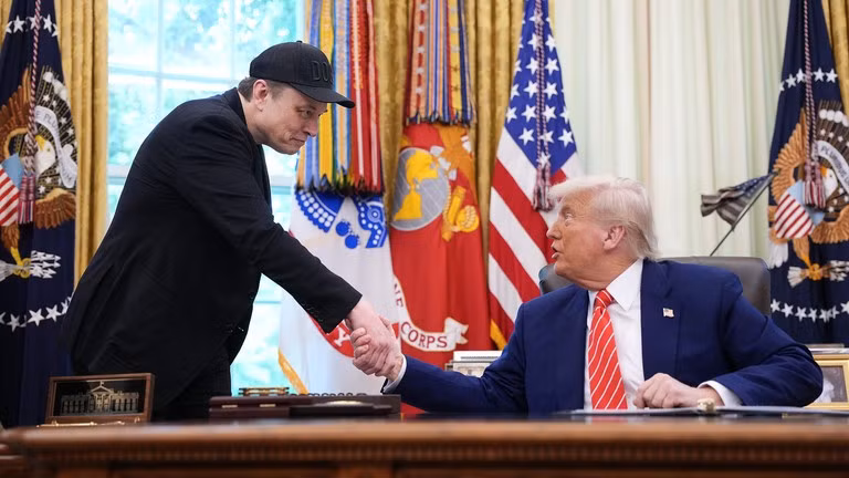 Tỷ phú công nghệ Elon Musk (trái) và Tổng thống Mỹ Donald Trump.