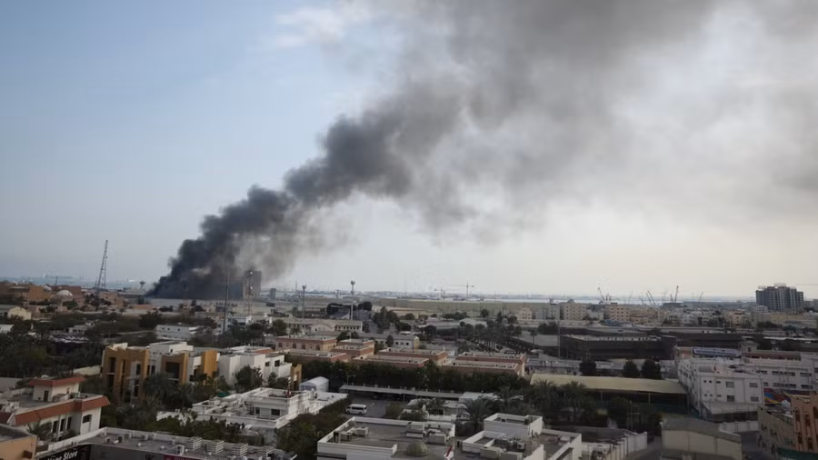 Iran dội tên lửa vào căn cứ quân sự Mỹ ở Bahrain, ngày 14/7/2026.