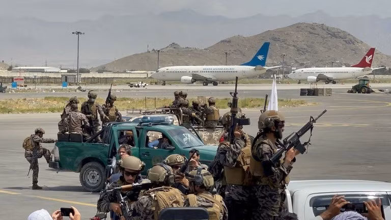 Taliban kiểm soát sân bay Kabul sau khi Mỹ rút quân vào ngày 31/8/2021.