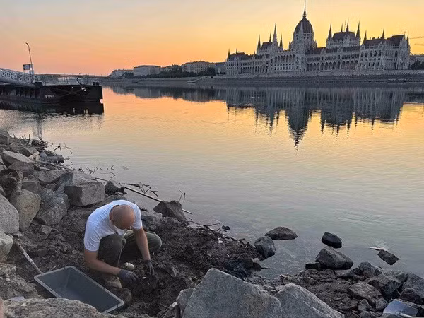 Vùng hạ lưu sông Danube cạn khô, làm lộ ra hài cốt binh lính Đức Quốc xã.