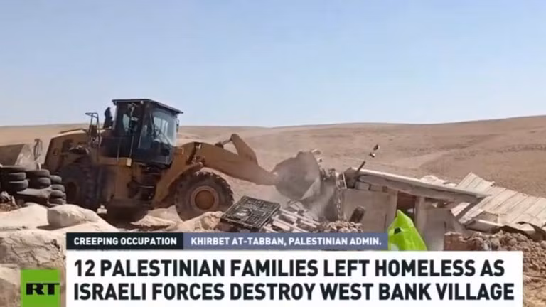 Israel phá hủy hoàn toàn một ngôi làng của người Palestine ở Bờ Tây.
