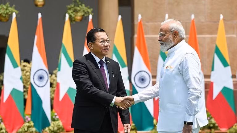 Thủ tướng Ấn Độ Narendra Modi (phải) và Tổng thống Myanmar U Min Aung Hlaing tại Hyderabad House ở New Delhi, ngày 1/6/2026.