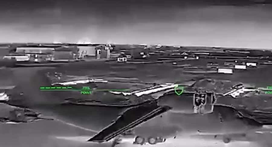 Máy bay vận tải An-72 của Nga bị phá hủy trong cuộc tấn công của Ukraine, ngày 2/4/2026.