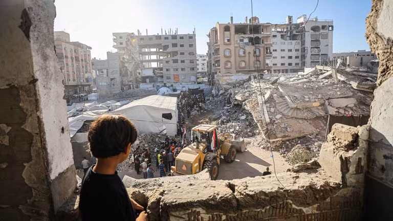 Hiện trường vụ đổ sập tòa nhà 6 tầng ở Gaza, ngày 16/9/2026.