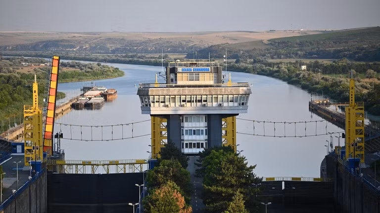 Nhà máy điện hạt nhân Cernavoda ở Romania,.