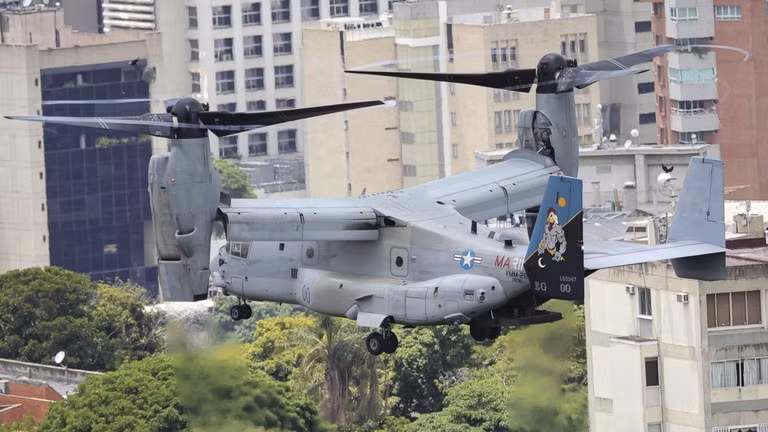 Máy bay Bell-Boeing V-22 Osprey của Mỹ thực hiện diễn tập sơ tán ở Caracas, Venezuela, ngày 23/5/2026.