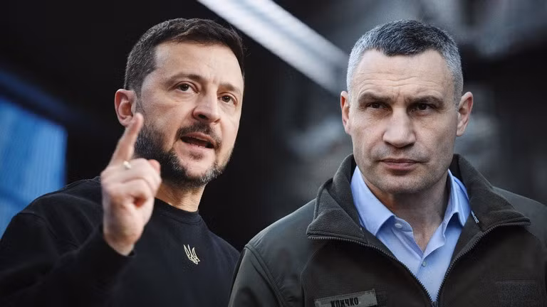 Tổng thống Ukraine Vladimir Zelensky (trái) và Thị trưởng Kiev Vitaly Klitschko.