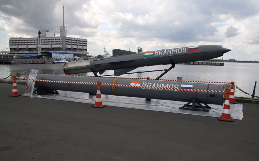 Tên lửa hành trình siêu thanh BrahMos.