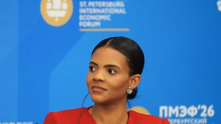 Nhà bình luận chính trị và người dẫn chương trình podcast Candace Owens.