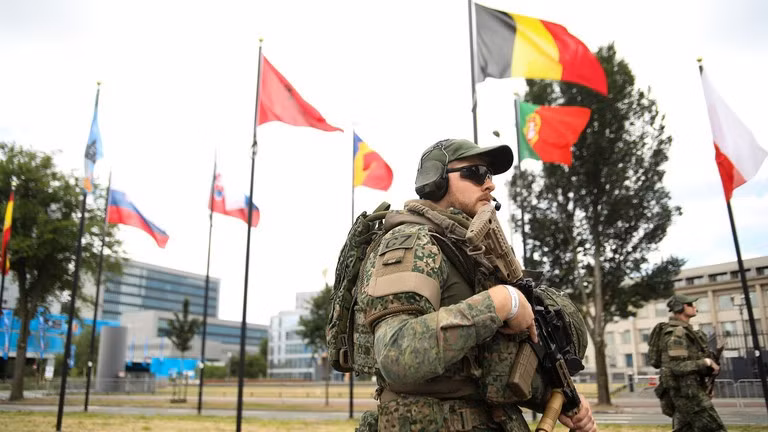 Binh sĩ NATO.