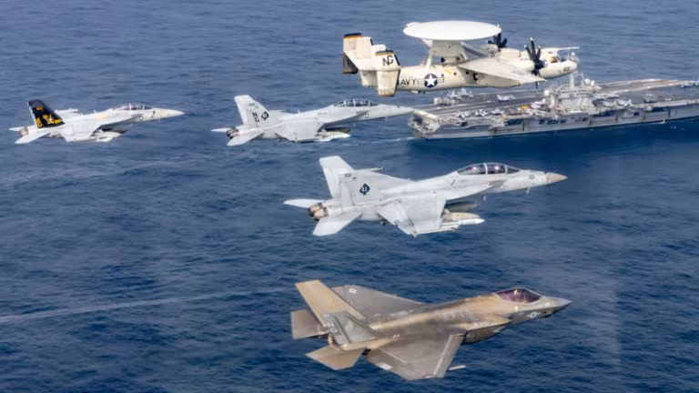Mỹ triển khai tàu sân bay USS Abraham Lincoln cùng các phi đội máy bay chiến đấu đến Trung Đông.