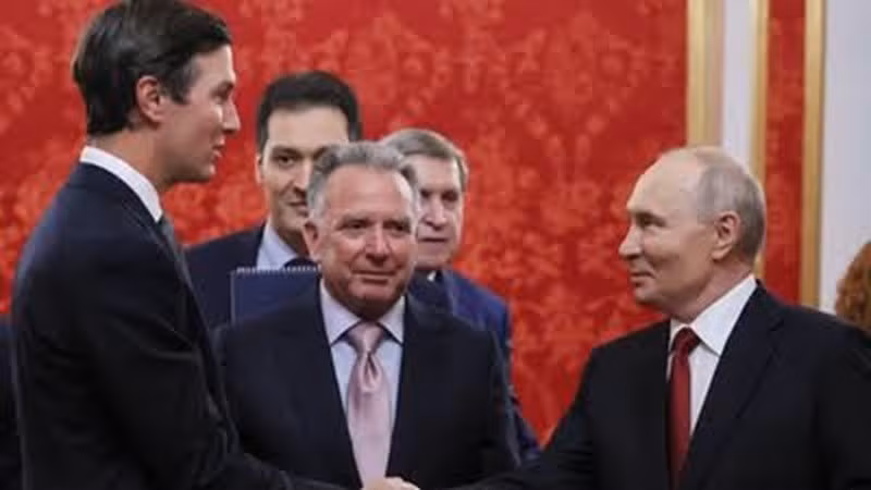 Tổng thống Nga Putin gặp các đặc phái viên của Tổng thống Mỹ, Steve Witkoff và Jared Kushner, tại Điện Kremlin, ngày 5/9/2026.