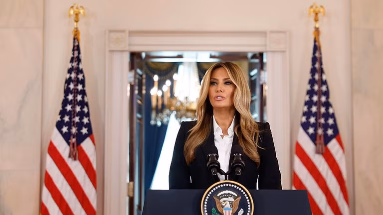 Đệ nhất phu nhân Melania Trump phát biểu tại Nhà Trắng, ngày 10/10/2025.