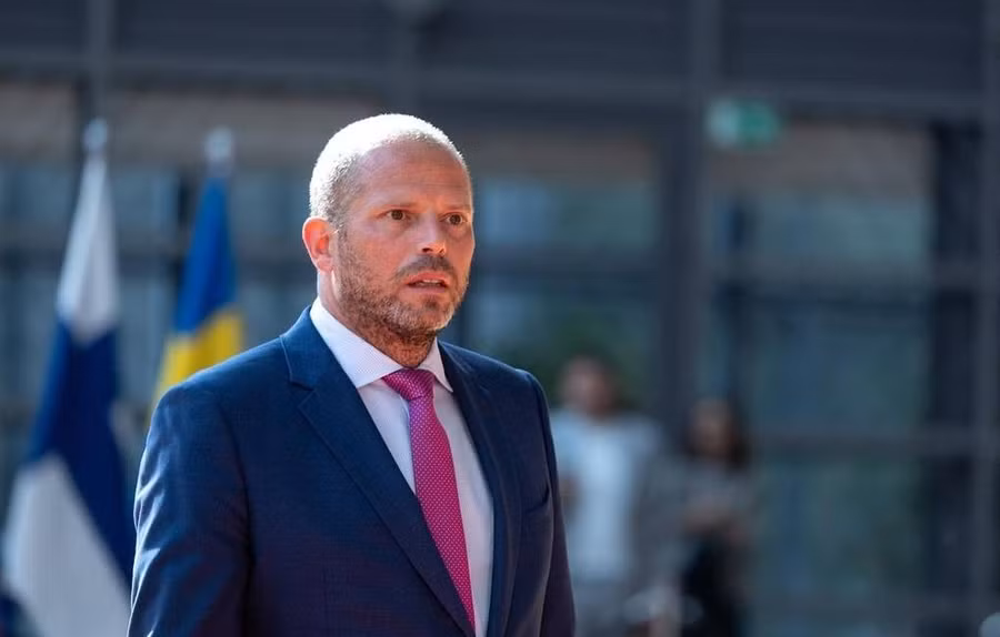 Bộ trưởng Quốc phòng và phụ trách Ngoại thương của Bỉ, Theo Francken.