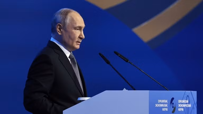 Tổng thống Nga Vladimir Putin phát biểu tại EAEU ở Astana, Kazakhstan, ngày 28/5/2026.