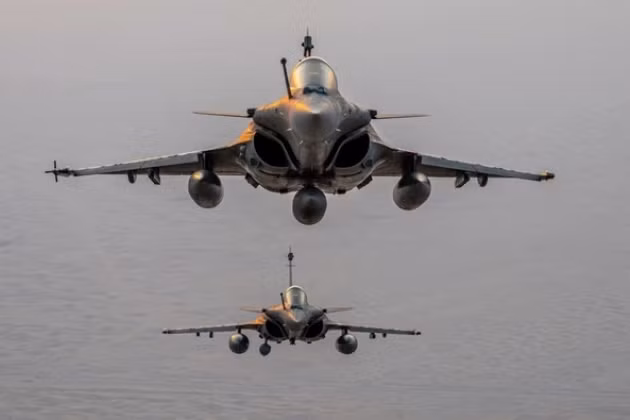 Phi công Ukraine chuẩn bị được huấn luyện lái máy bay Rafale tại Pháp