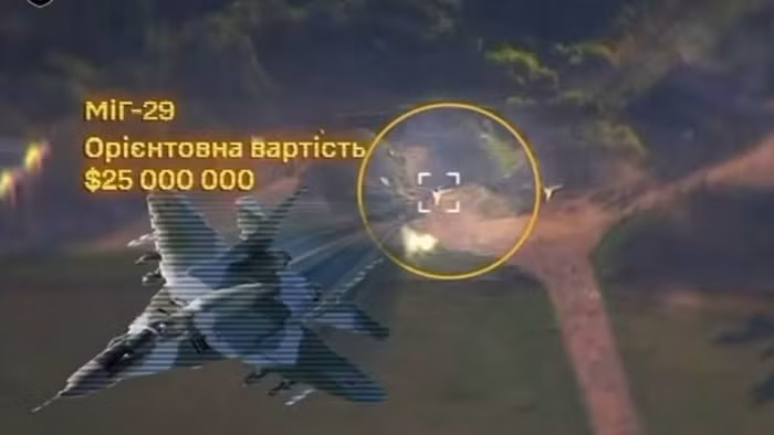 Xem clip MiG-29 Ukraine quạt gió khiến Geran-4 của Nga bị rơi