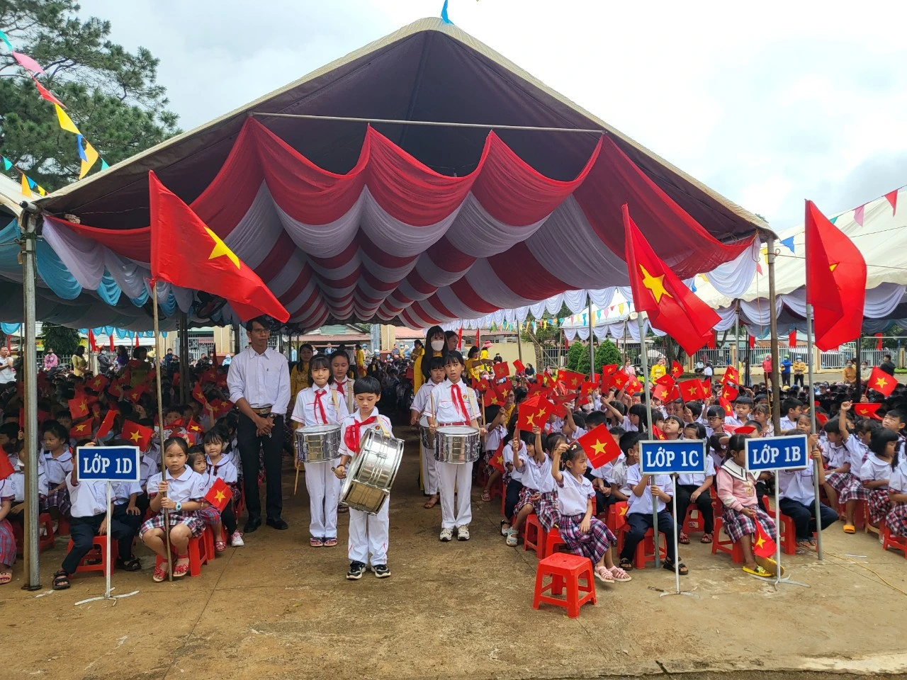 Học sinh Tường Tiểu học Kim Đồng (huyện Đắk Glong, tỉnh Đắk Nông).