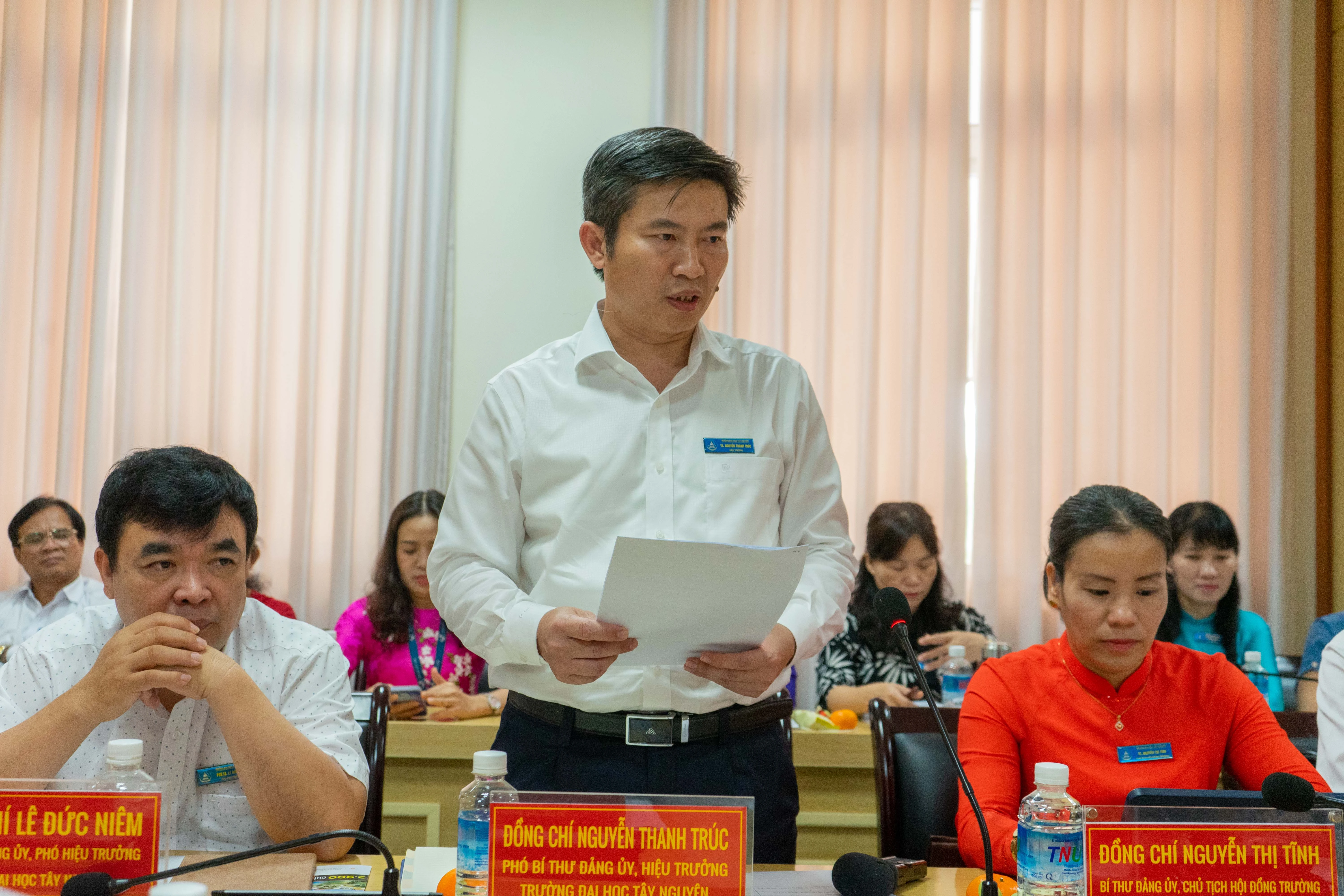 TS. Nguyễn Thanh Trúc - Hiệu trưởng Trường Đại học Tây Nguyên báo cáo với Bộ GD&amp;ĐT.