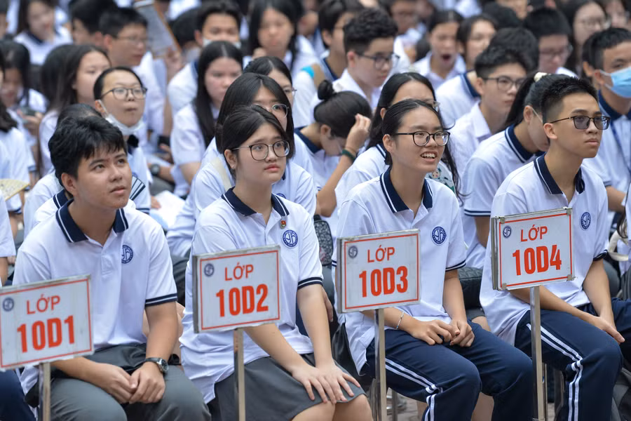 thpt-yen-hoa-9184-528.jpg