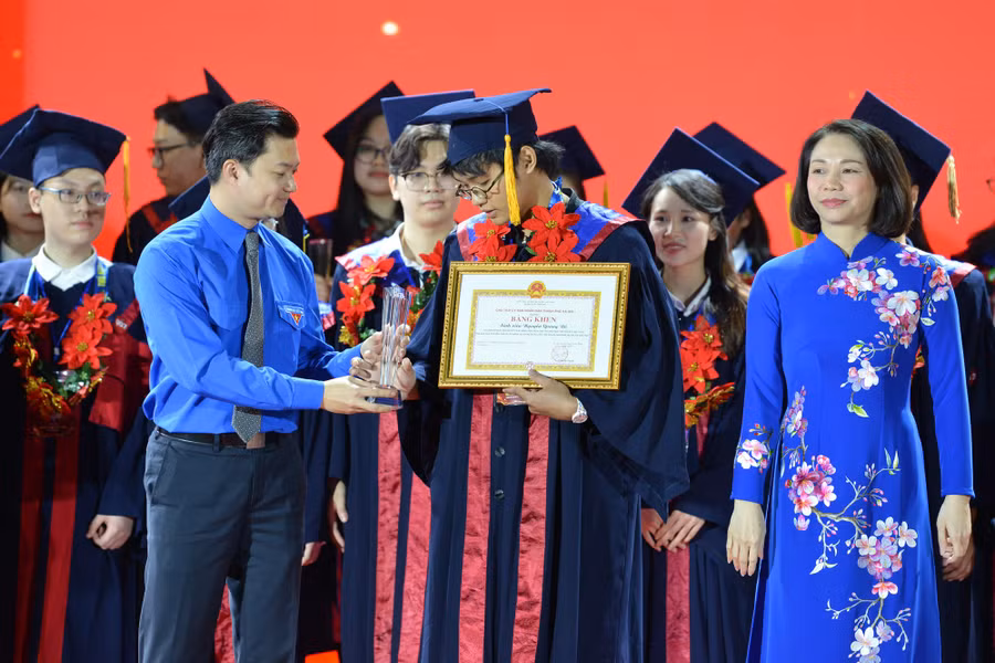 tuyen-duong-thu-khoa-3731-4631.jpg