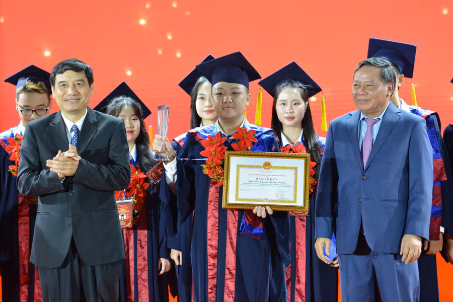 tuyen-duong-thu-khoa-3610-3907.jpg