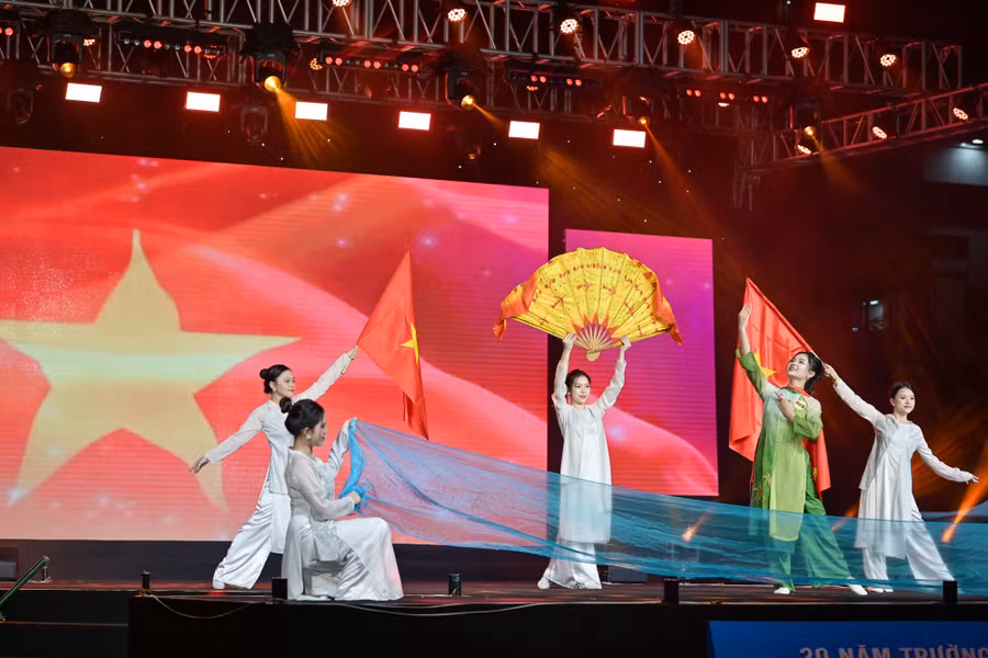 tai-sac-phuong-dong-1363.jpg
