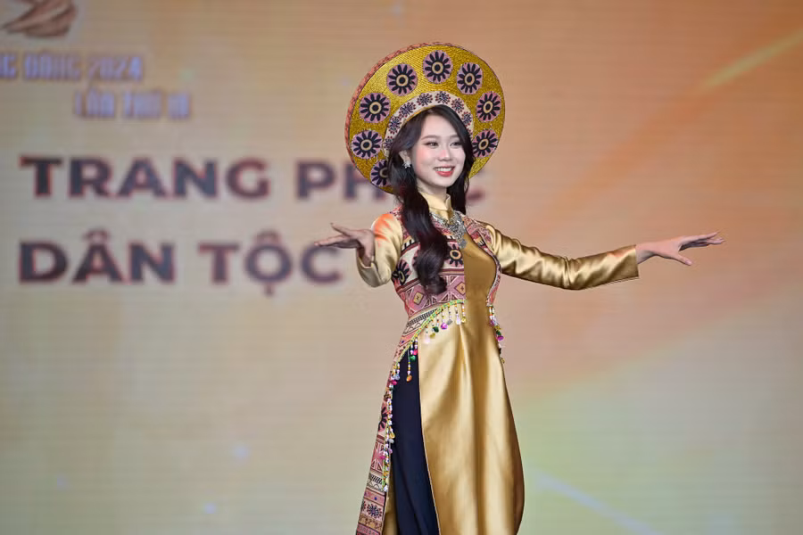 tai-sac-phuong-dong-1076.jpg
