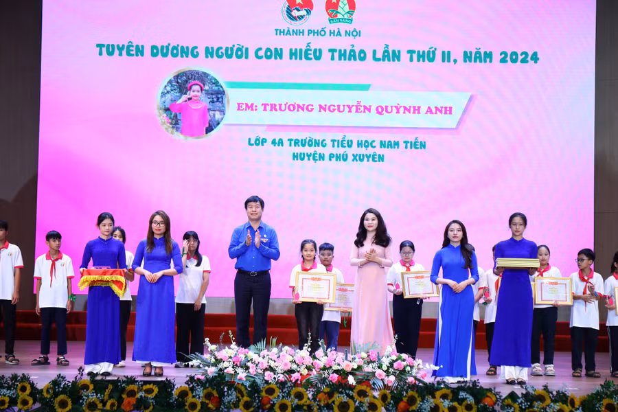 z6061876221835-8da6906b047ecc55030a4a33f4aefdd7.jpg