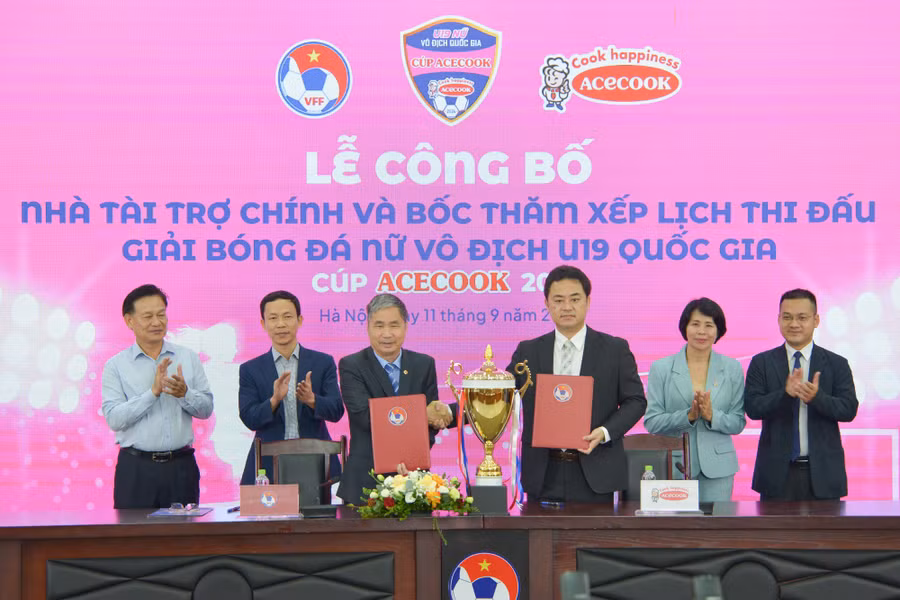 vff boc tham bong da nu-3624.jpg