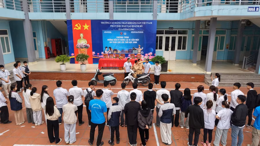 Quang cảnh buổi tuyên truyền.