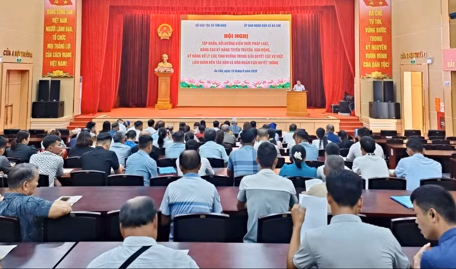 Sở Dân tộc và Tôn giáo Quảng Ninh tập huấn kiến thức và kỹ năng tuyên truyền, xử lý các tình huống tảo hôn, hôn nhân cận huyết thống. anh-6.jpg