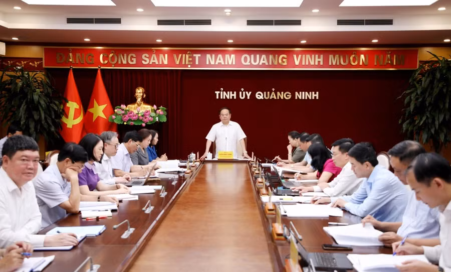 Ông Quản Minh Cường, Bí thư Tỉnh ủy Quảng Ninh phát biểu chỉ đạo tại buổi làm việc.