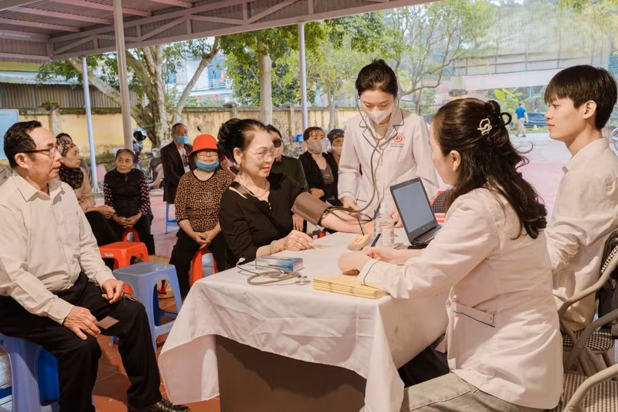 Bệnh viện Đa khoa tỉnh tổ chức chương trình khám, tư vấn, cấp phát thuốc miễn phí cho nhân dân xã Quảng Đức và xã Đường Hoa, tháng 3/2026.