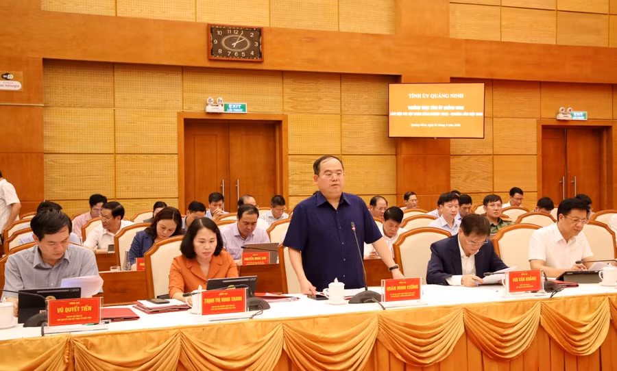 Ông Quản Minh Cường, Bí thư Tỉnh ủy Quảng Ninh phát biểu chỉ đạo tại buổi làm việc.